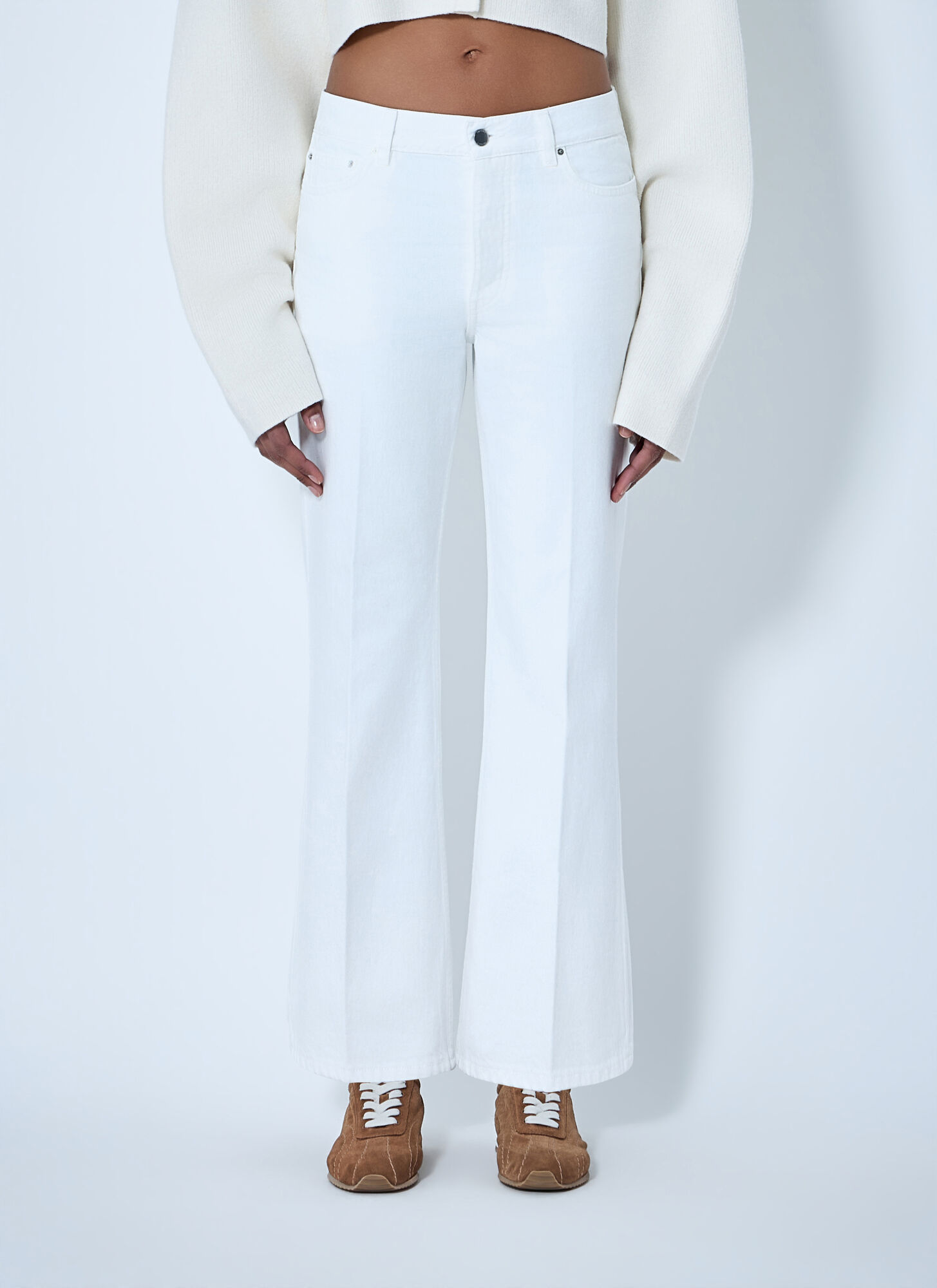 TOTEME Flared Denim Trousers - Woman Jeans White 28　TOTEME フレア デニム パンツ - 女性ジーンズ ホワイト 28 TOTEME
