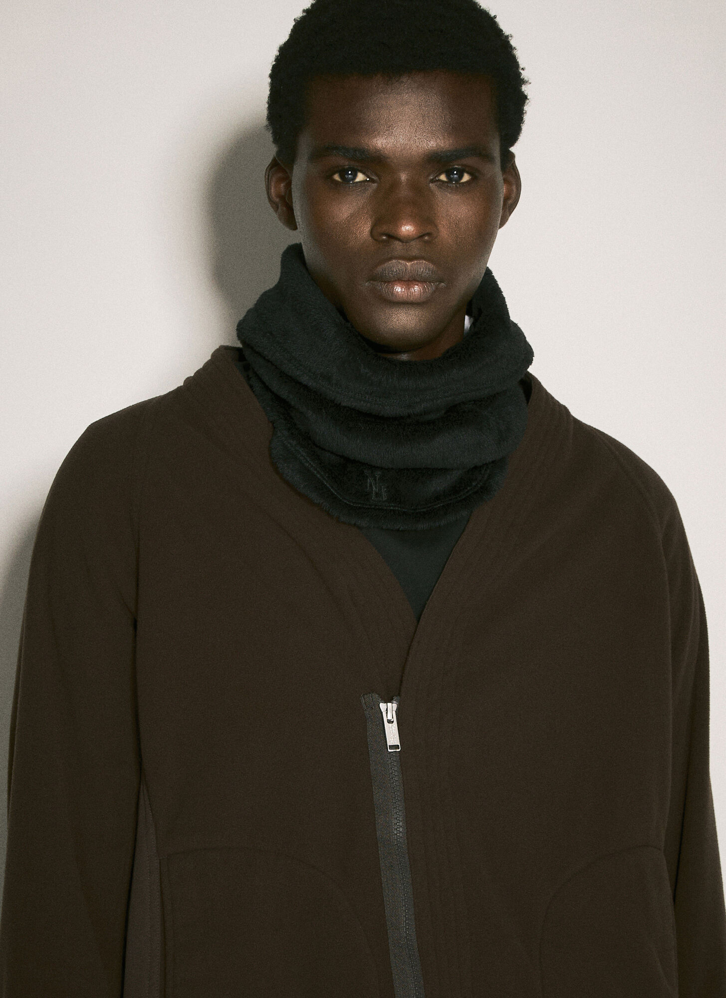 Undercover UNDERCOVER x Nonnative Logo Patch Velvet Scarf - Man Scarves Black One Size　UNDERCOVER x Nonnative ロゴ パッチ ベルベット スカーフ - マ