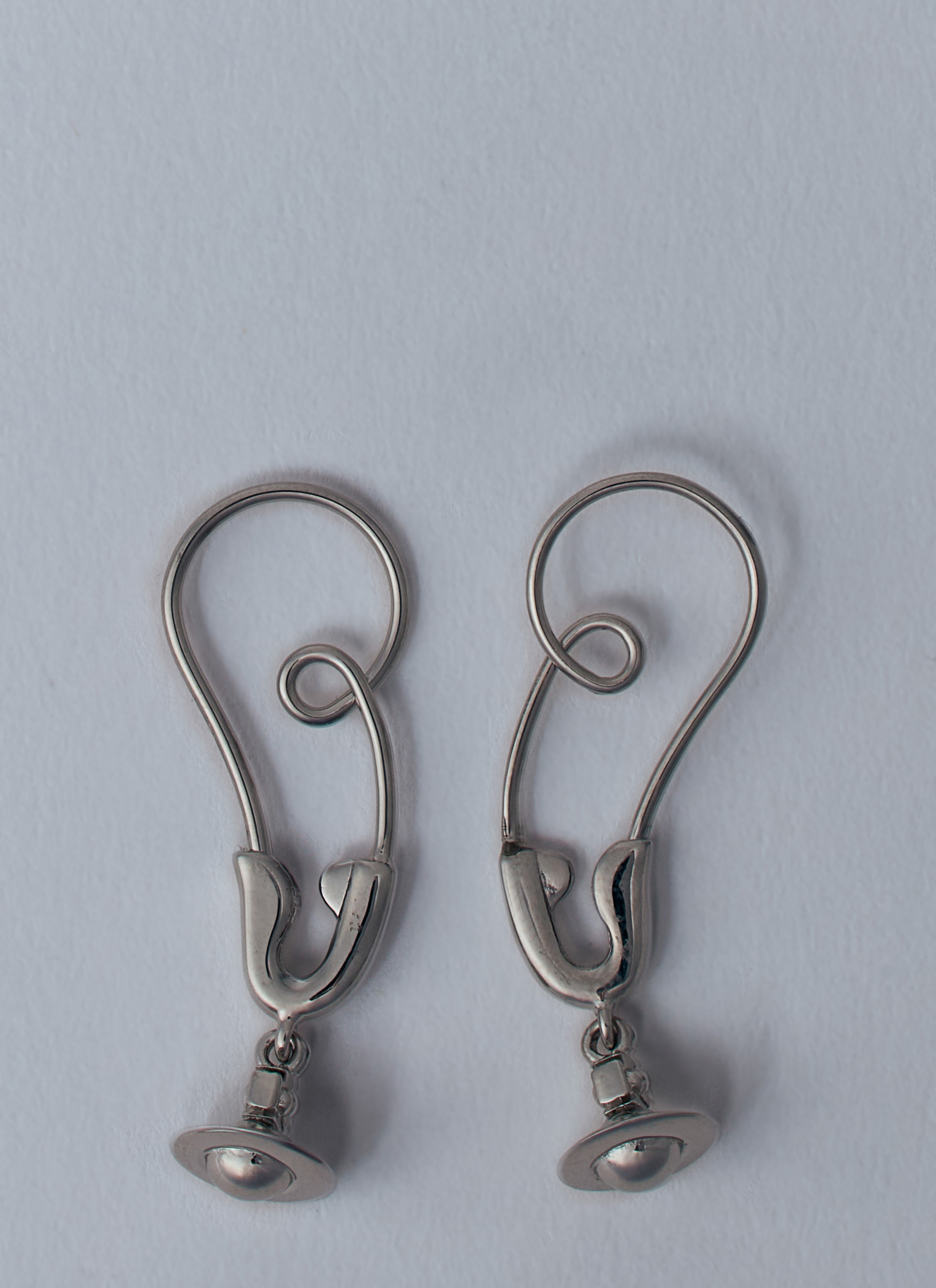 【Vivienne Westwood】Maxima large mono earring Large Maxima earrings in GOLD | Vivienne Westwood®