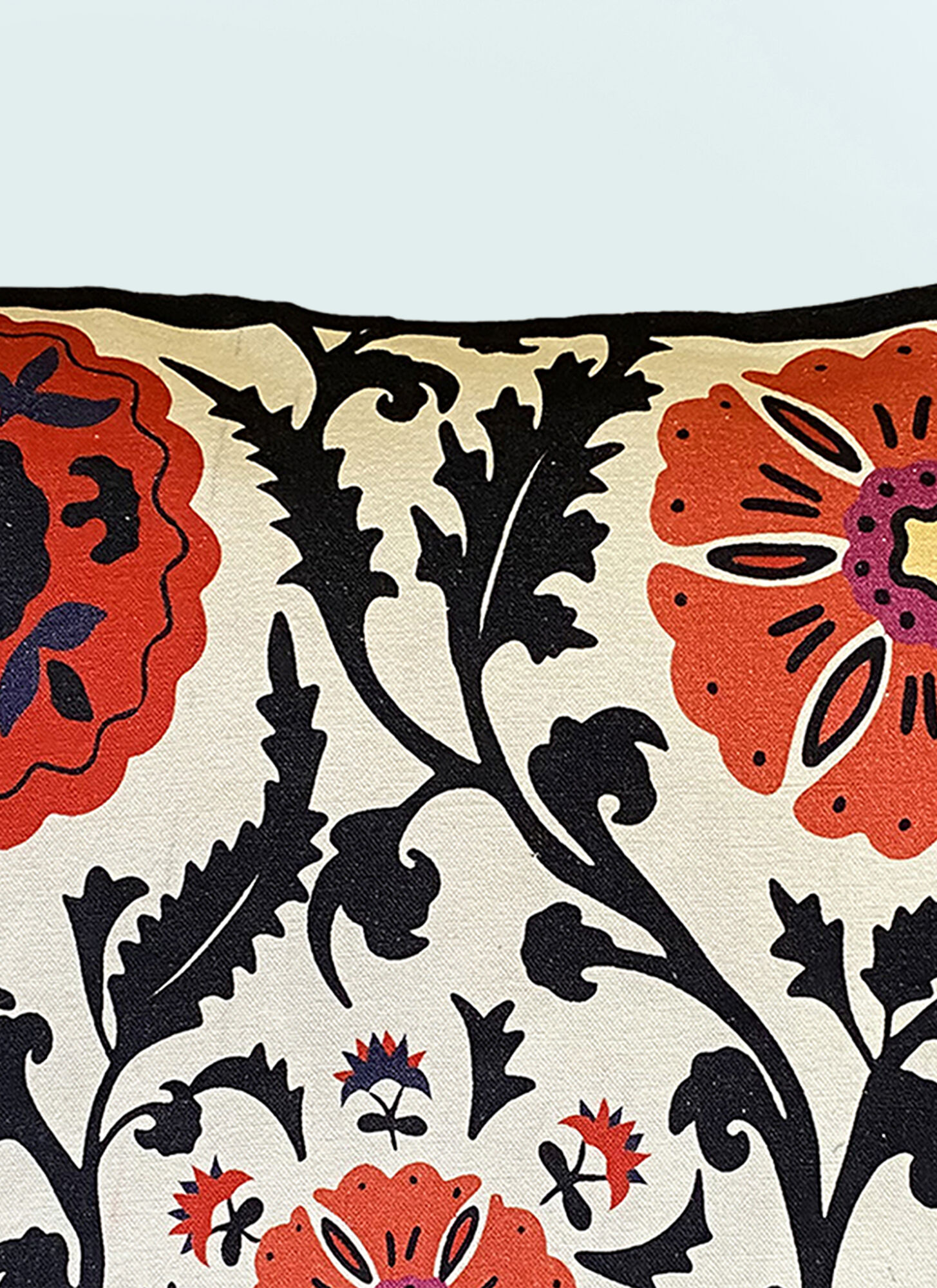  Les-ottomans Les-ottomans Flowers Embroidered Cushion -  Textiles Red One Size 