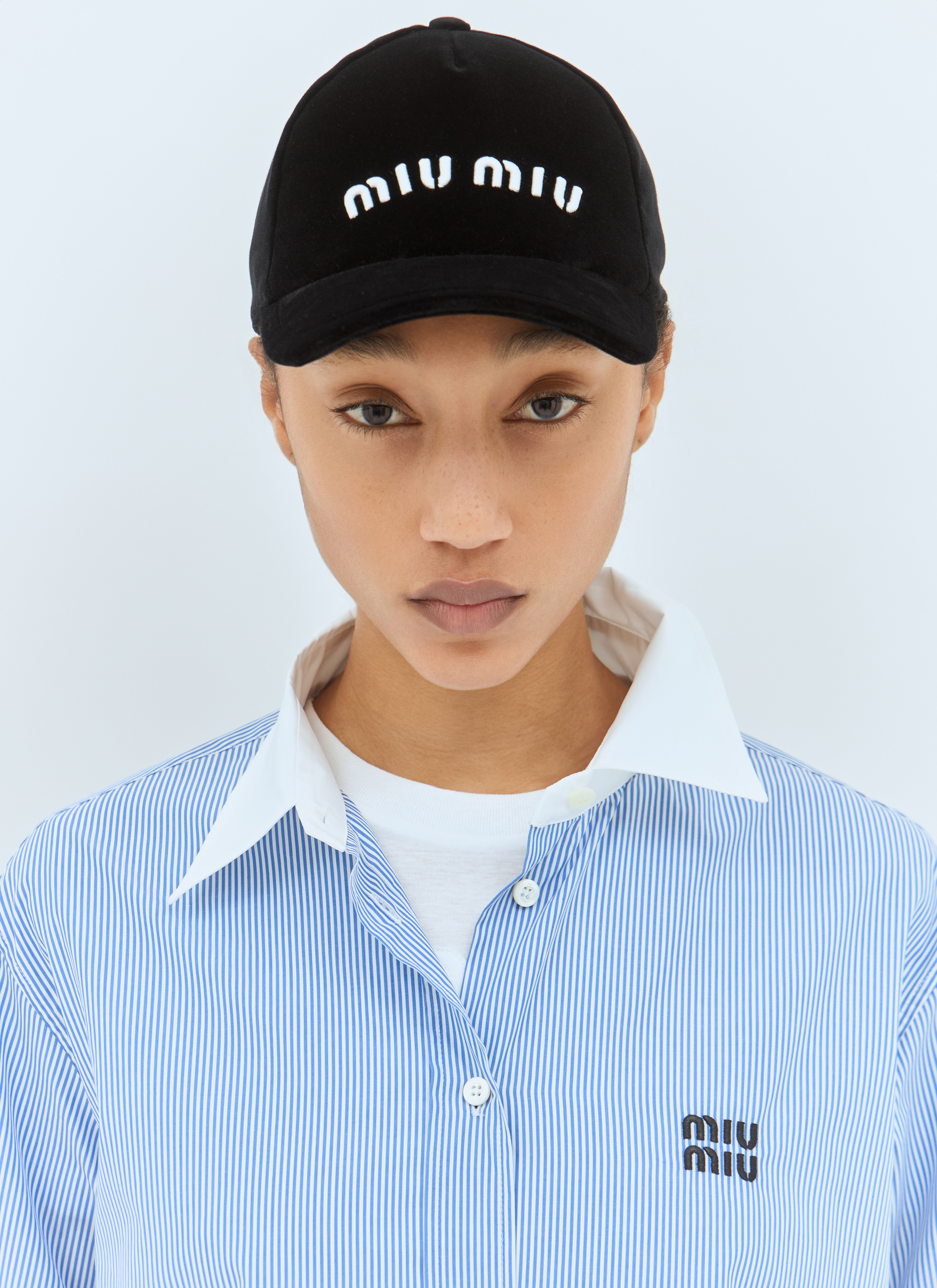 miu0258059_blk_00.jpg