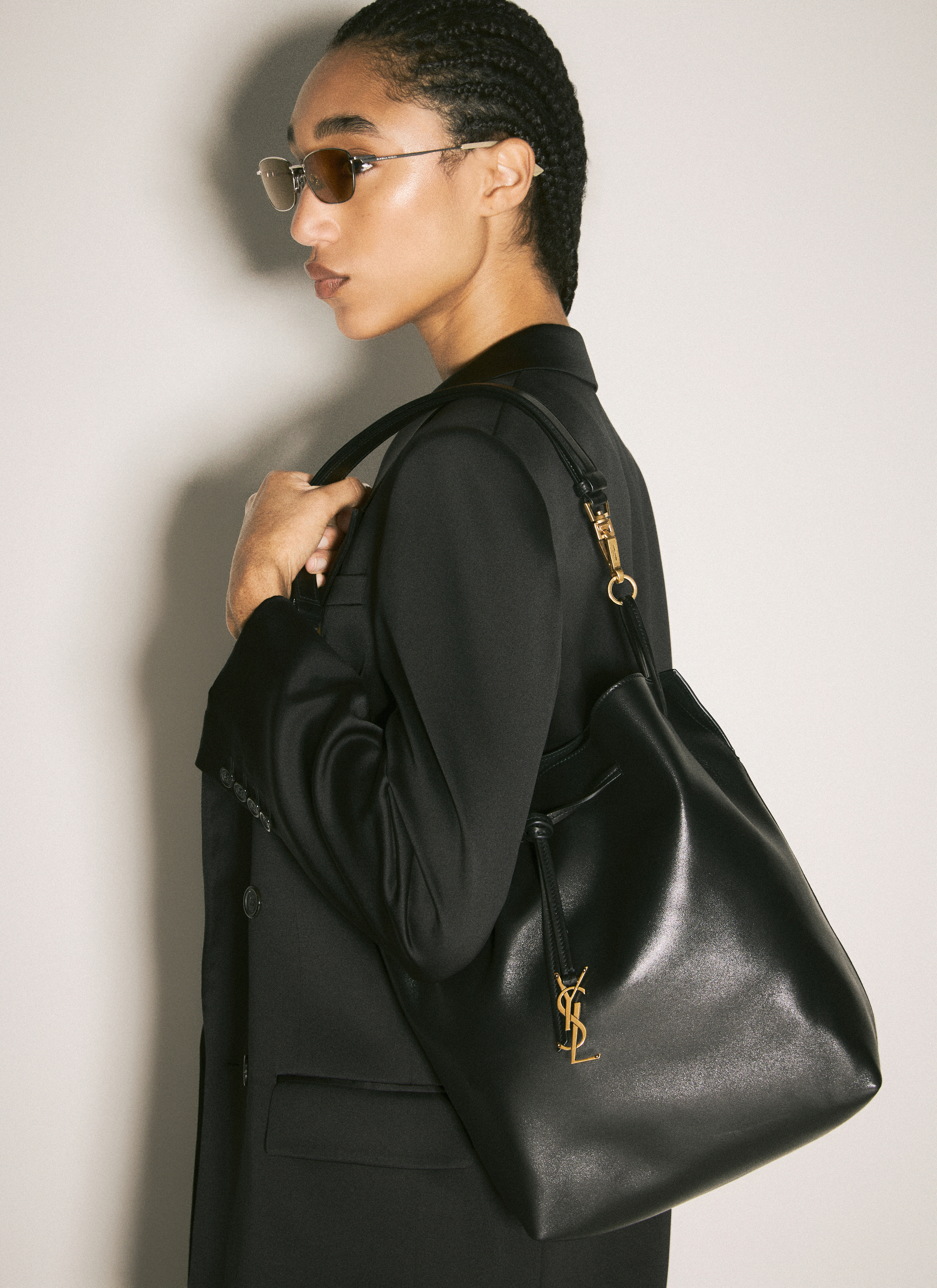 Saint Laurent Women's' Paris VII Pochon Shoulder Bag in Black | LN-CC®