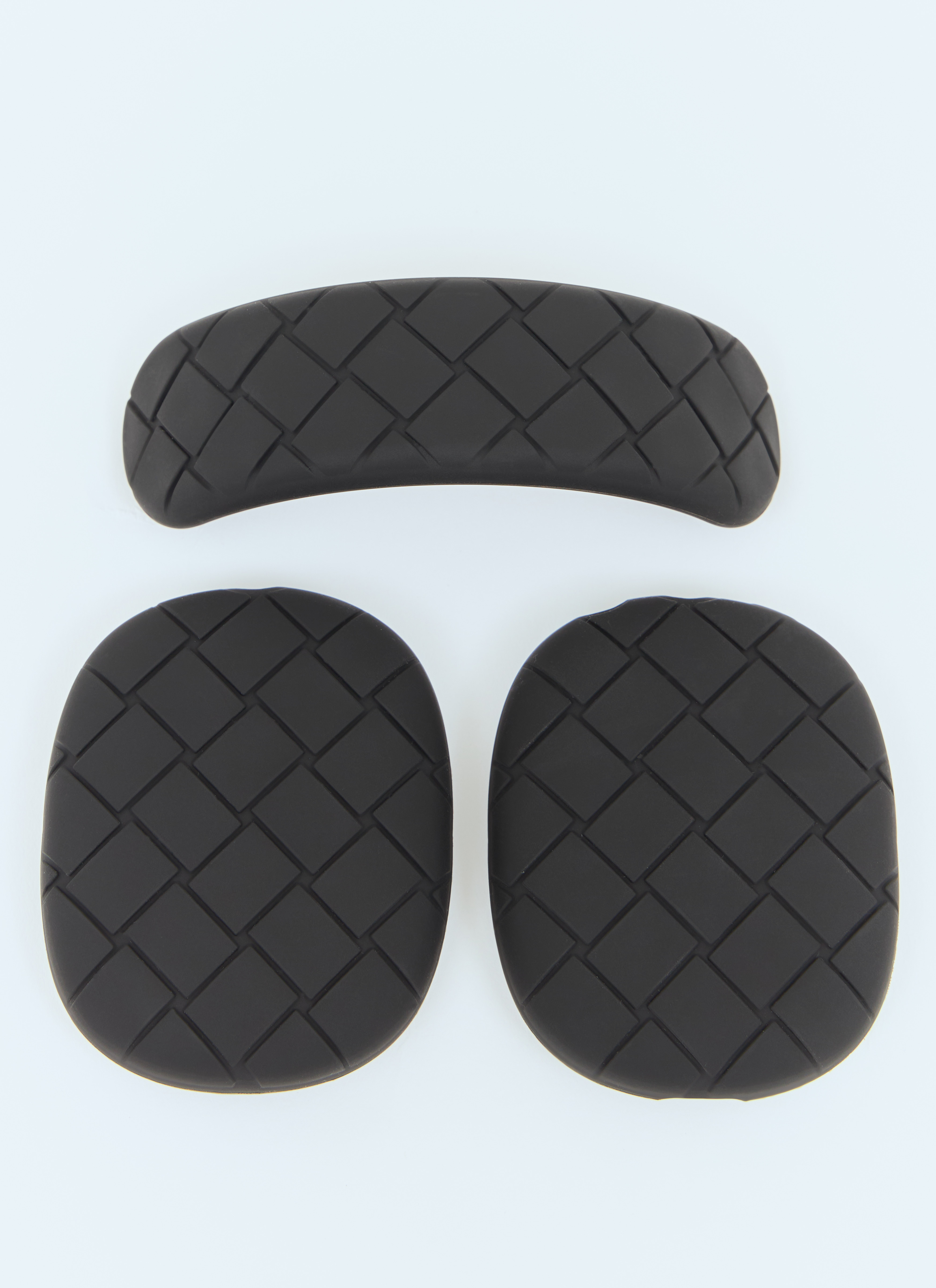 Bottega Veneta Men's' Intrecciato Airpods Max Case in Black | LN-CC®