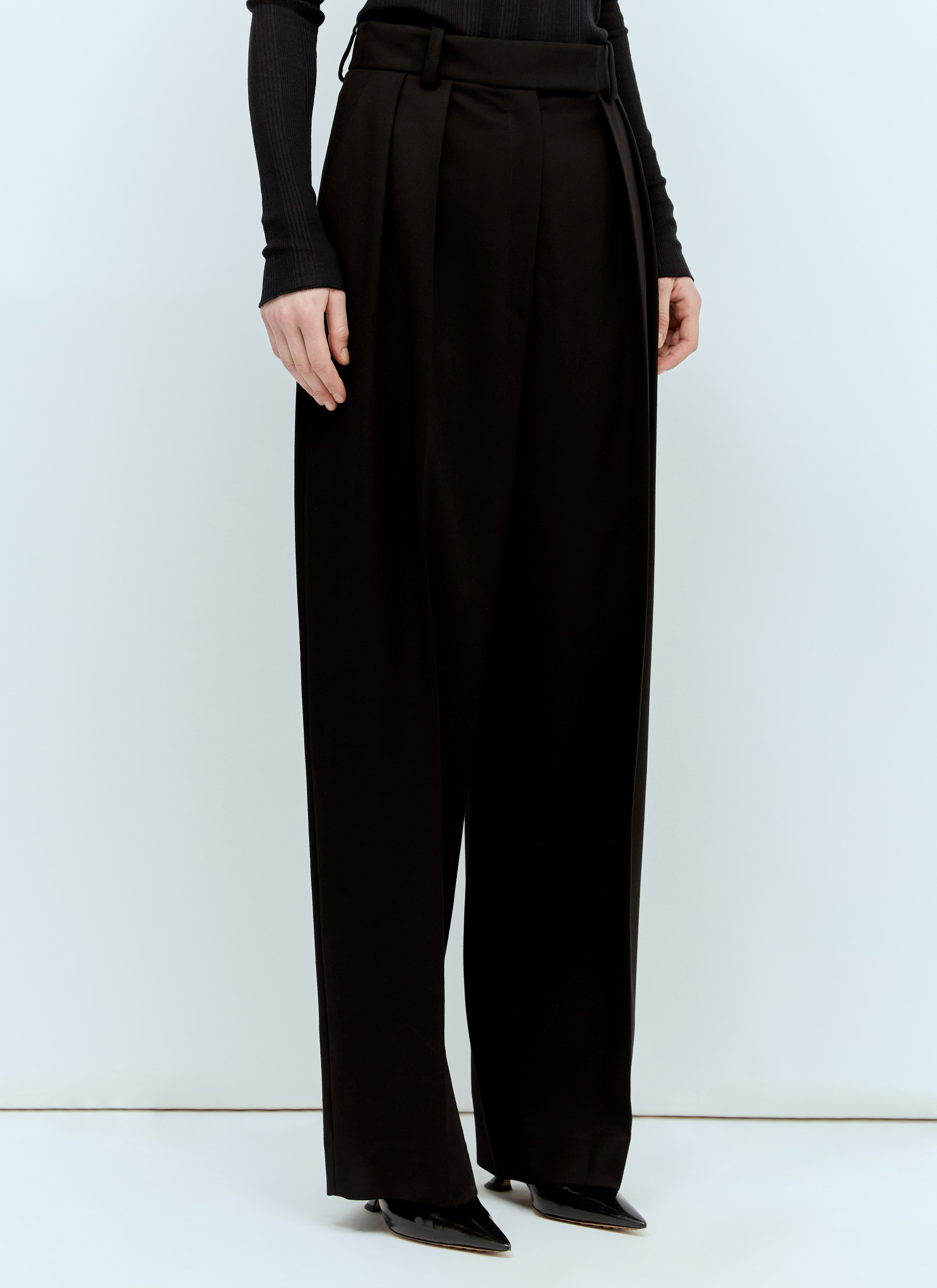 【送料&関税込】Khaite Cessie High-waist Straight Leg Trouse Khaite Cessie High-waist Straight Leg Trousers | italist