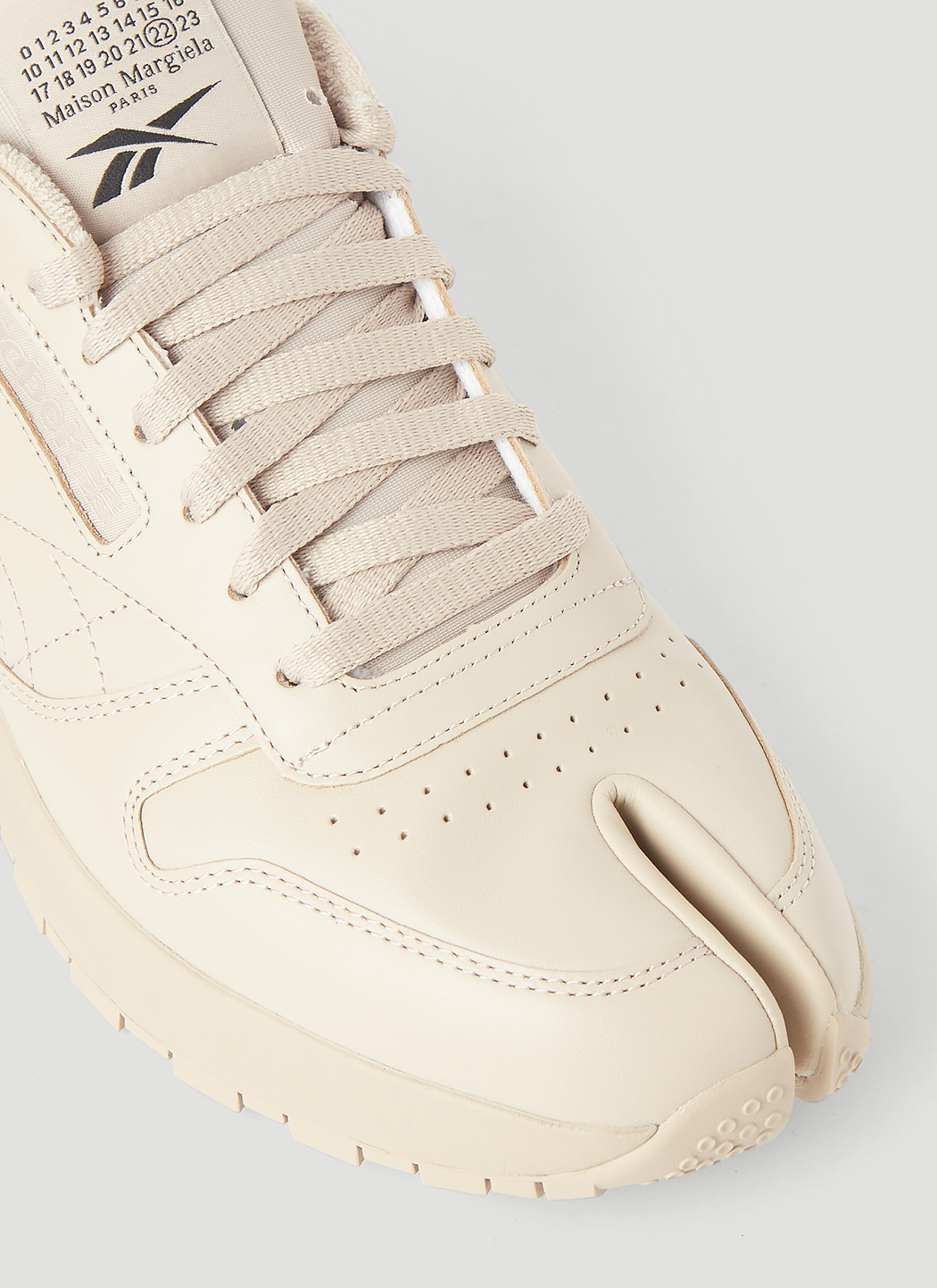 maison margiela tan reebok edition project 0 cl tabi sneakers