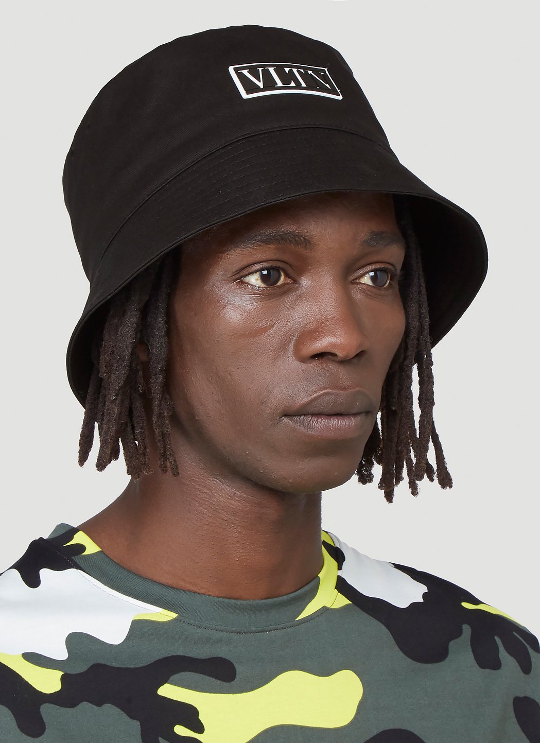 Understand and buy > bucket hat with dreads > disponibile