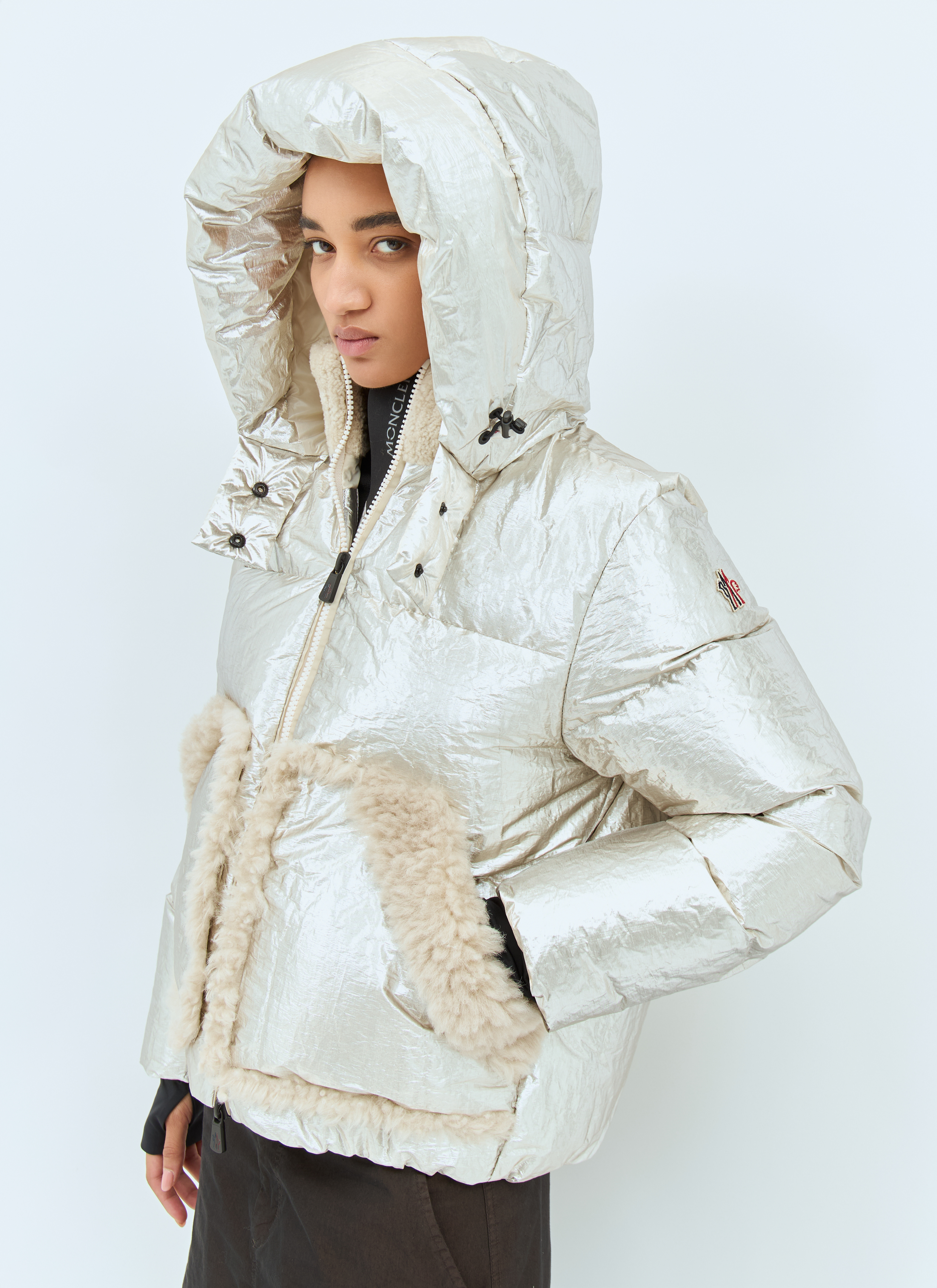 【新品未使用】MONCLER グルノーブル オフホワイト フォックスリアルファー Moncler Grenoble Trevelin Short Down Jacket in Silver für Damen