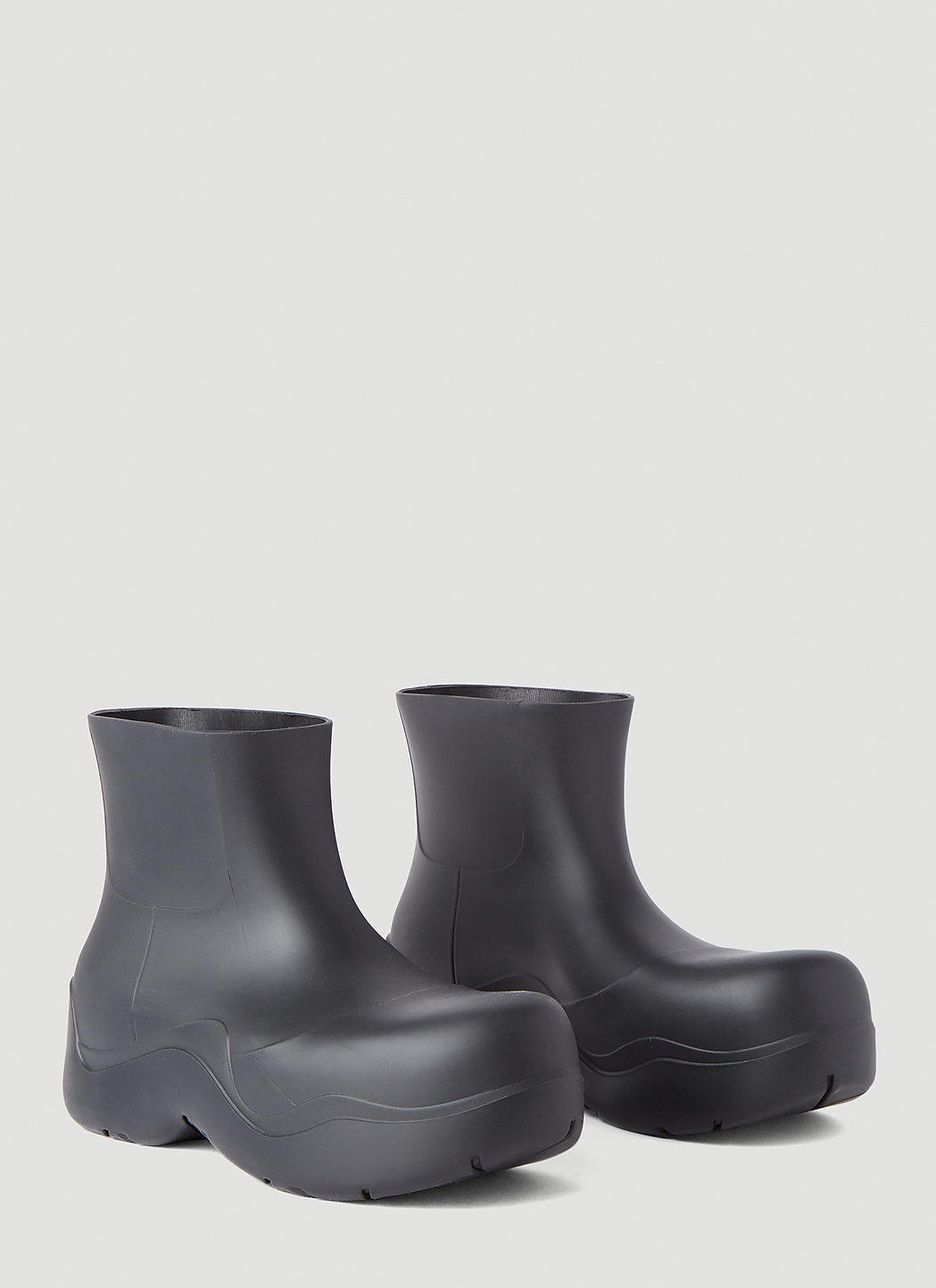 bottega veneta black puddle boots