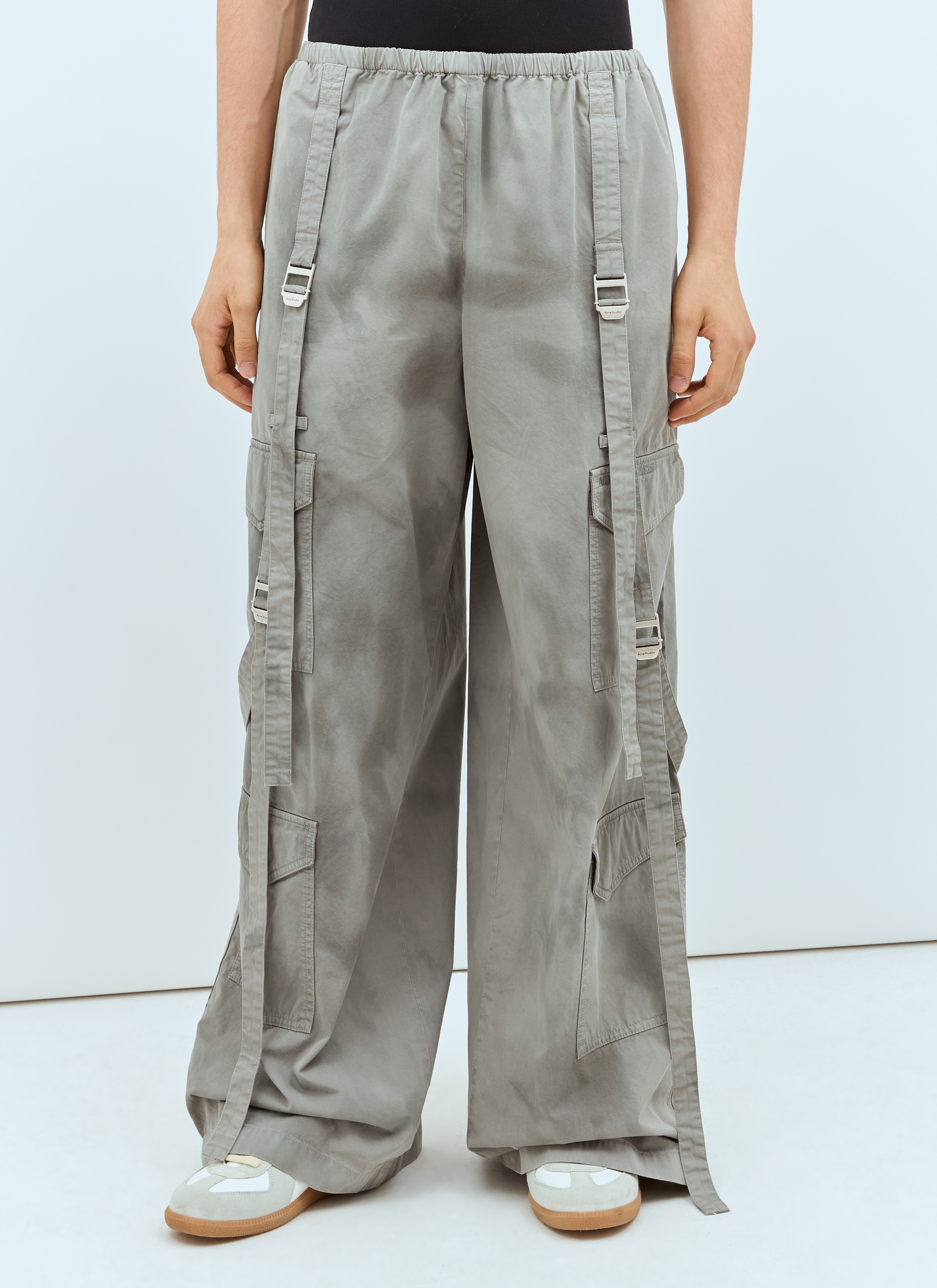カーゴパンツ ACNE STUDIOS | GARMENT-DYED CARGO PANTS MID GREY BK0638 DLH Acne Studios Men's' Garment-Dyed Cargo Pants in Grey | LN-CC®