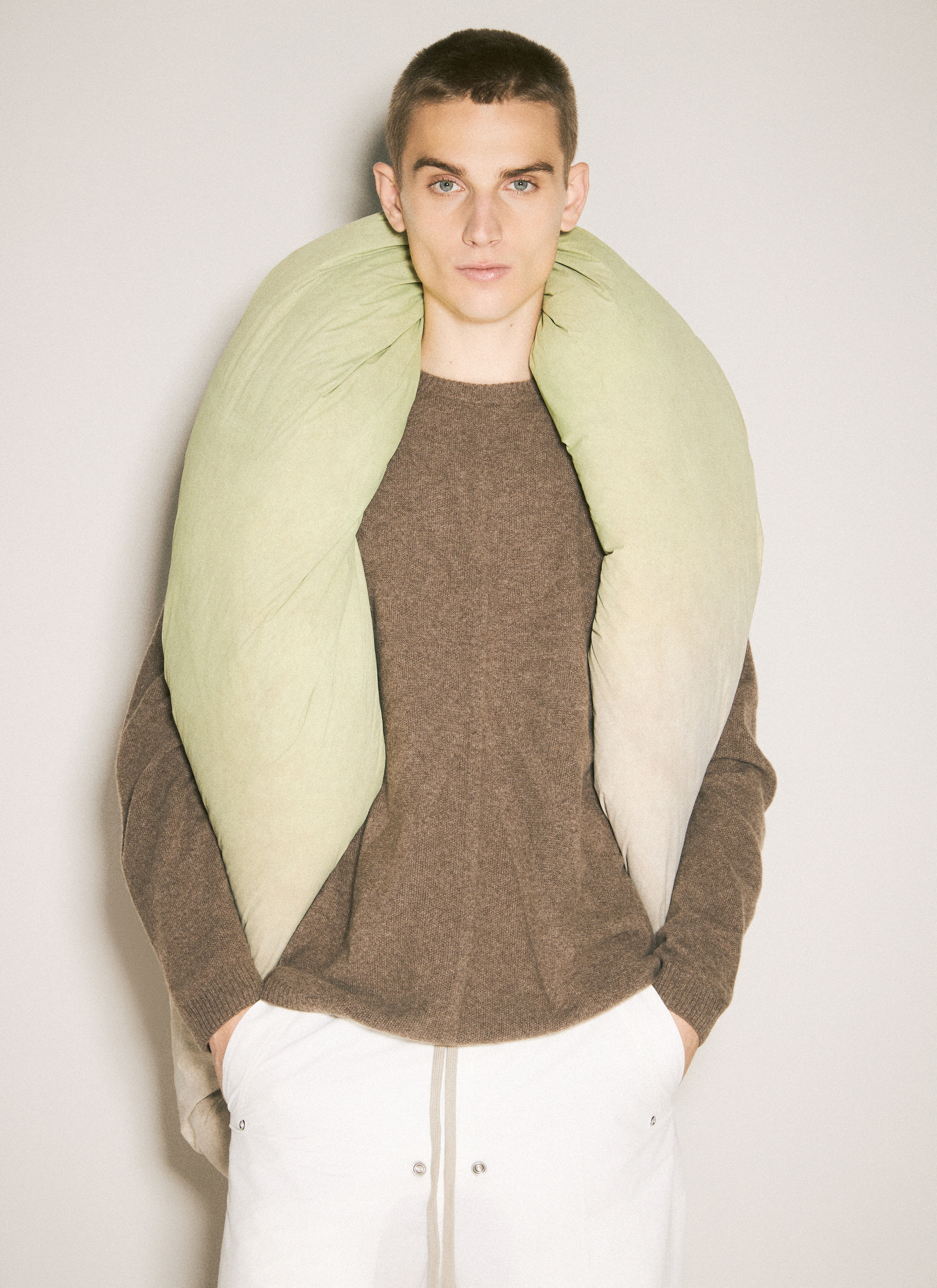 【MONCLER】 ドーナツダウンショール グレー 【 x Rick Owens】 Moncler x Rick Owens レディース ドーナツダウンショール の