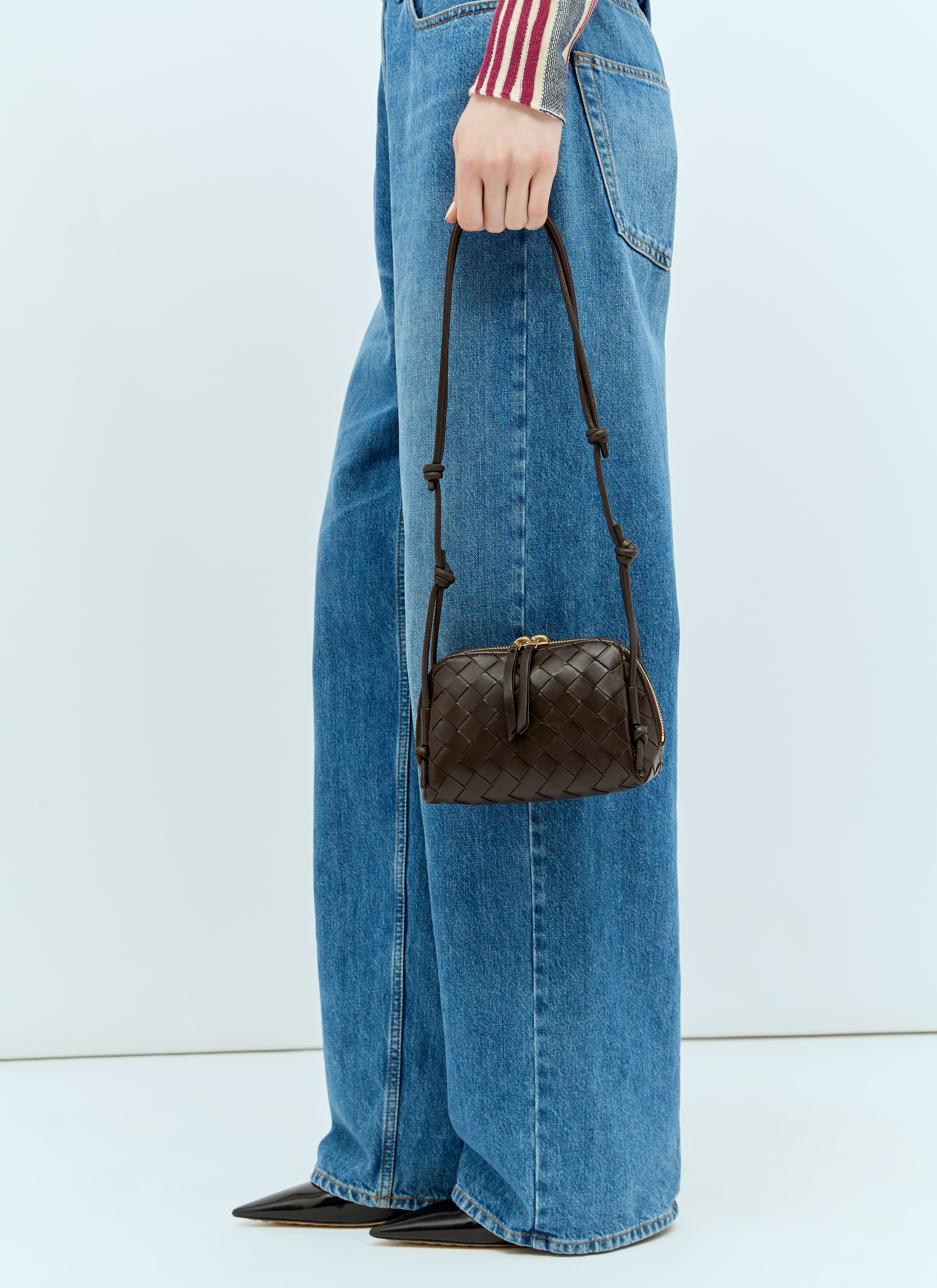 Bottega Veneta Intrecciato Concert Pouch en Brown pour femme LN-CC®