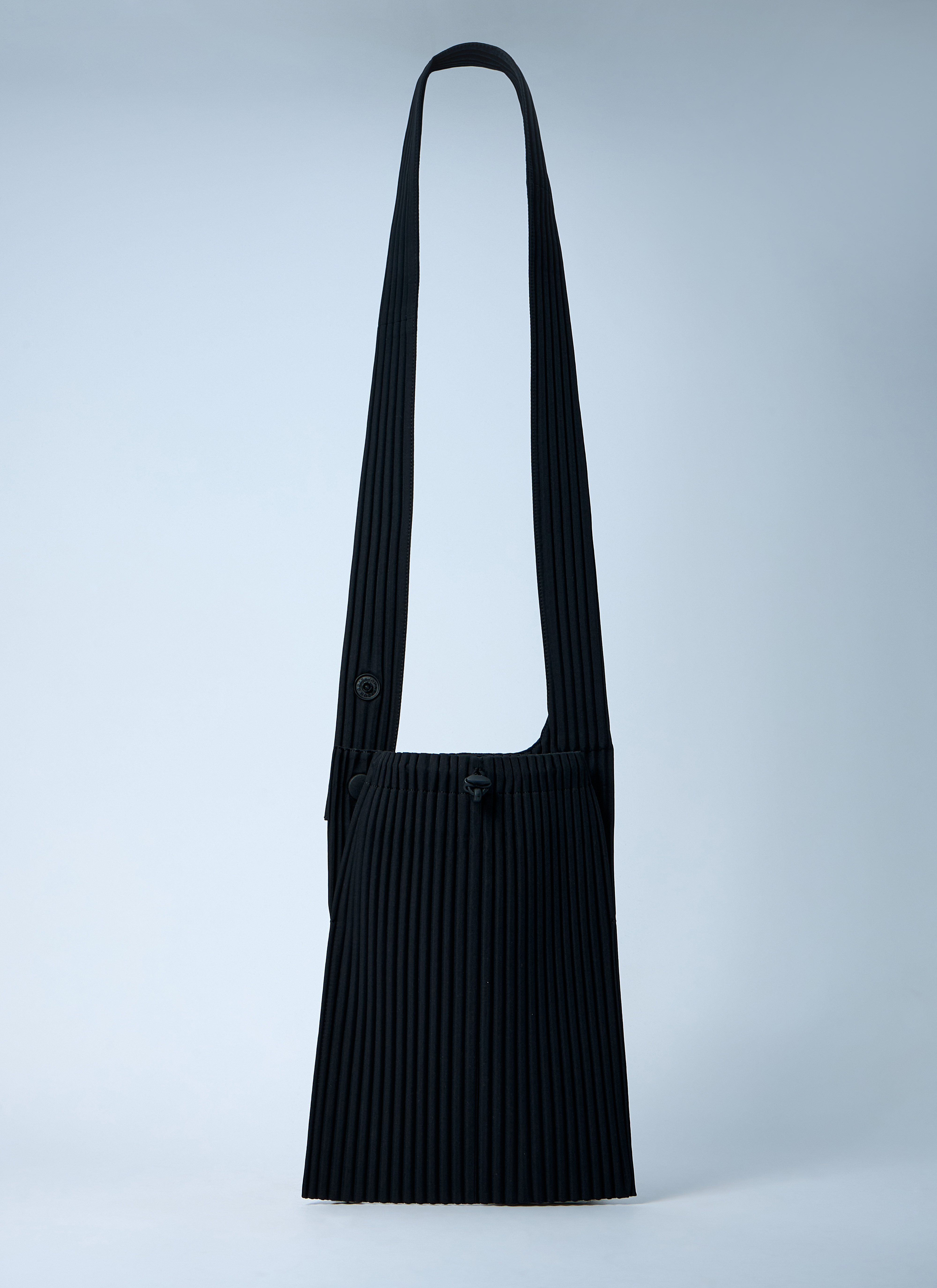 Homme Plissé Issey Miyake Men's' Pocket Crossbody Bag in Black