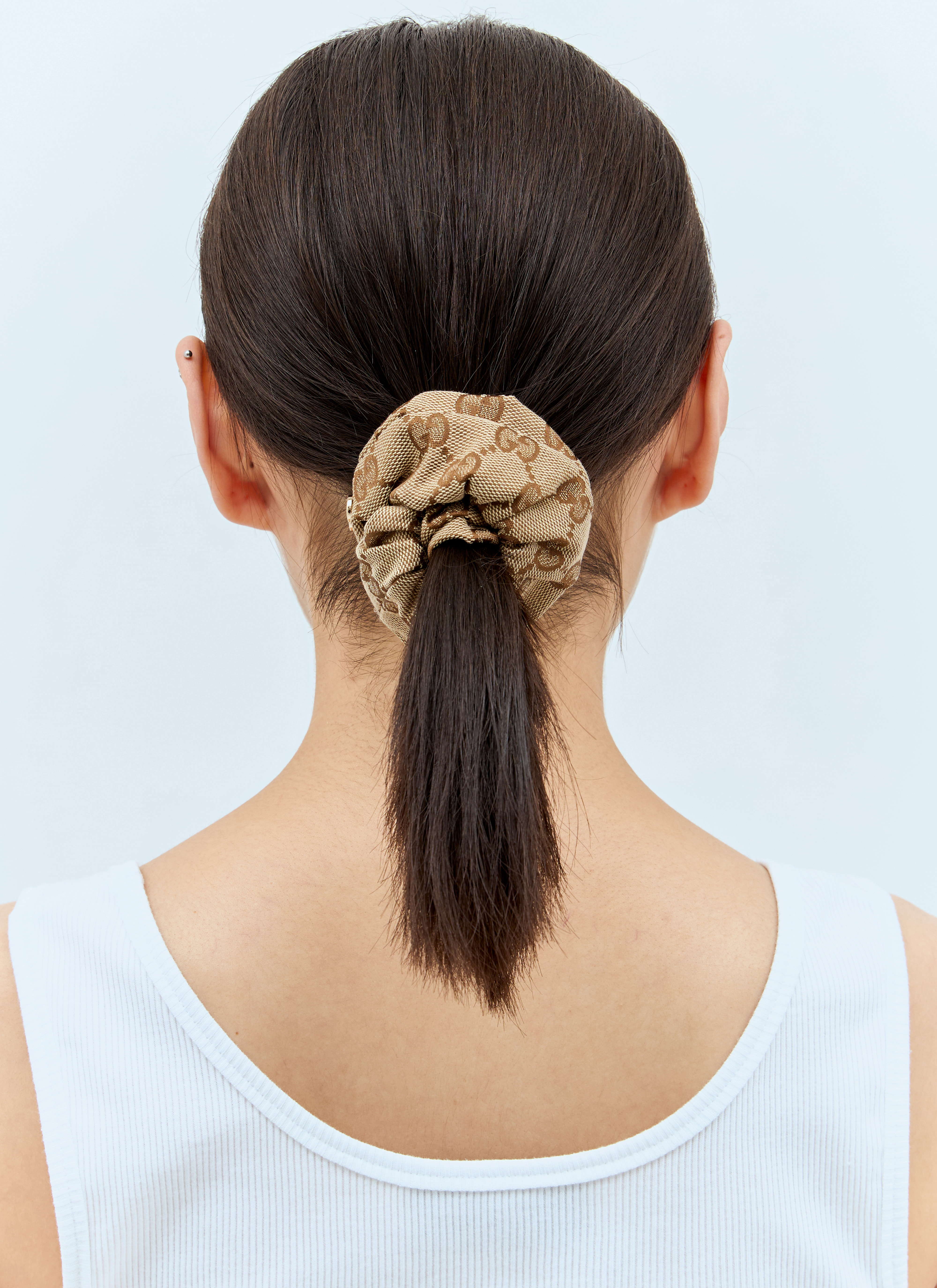 【GUCCI】GG Logo Canvas Scrunchie Beige Brown Gucci GG Canvas Scrunchie en Brown pour femme | LN-CC®