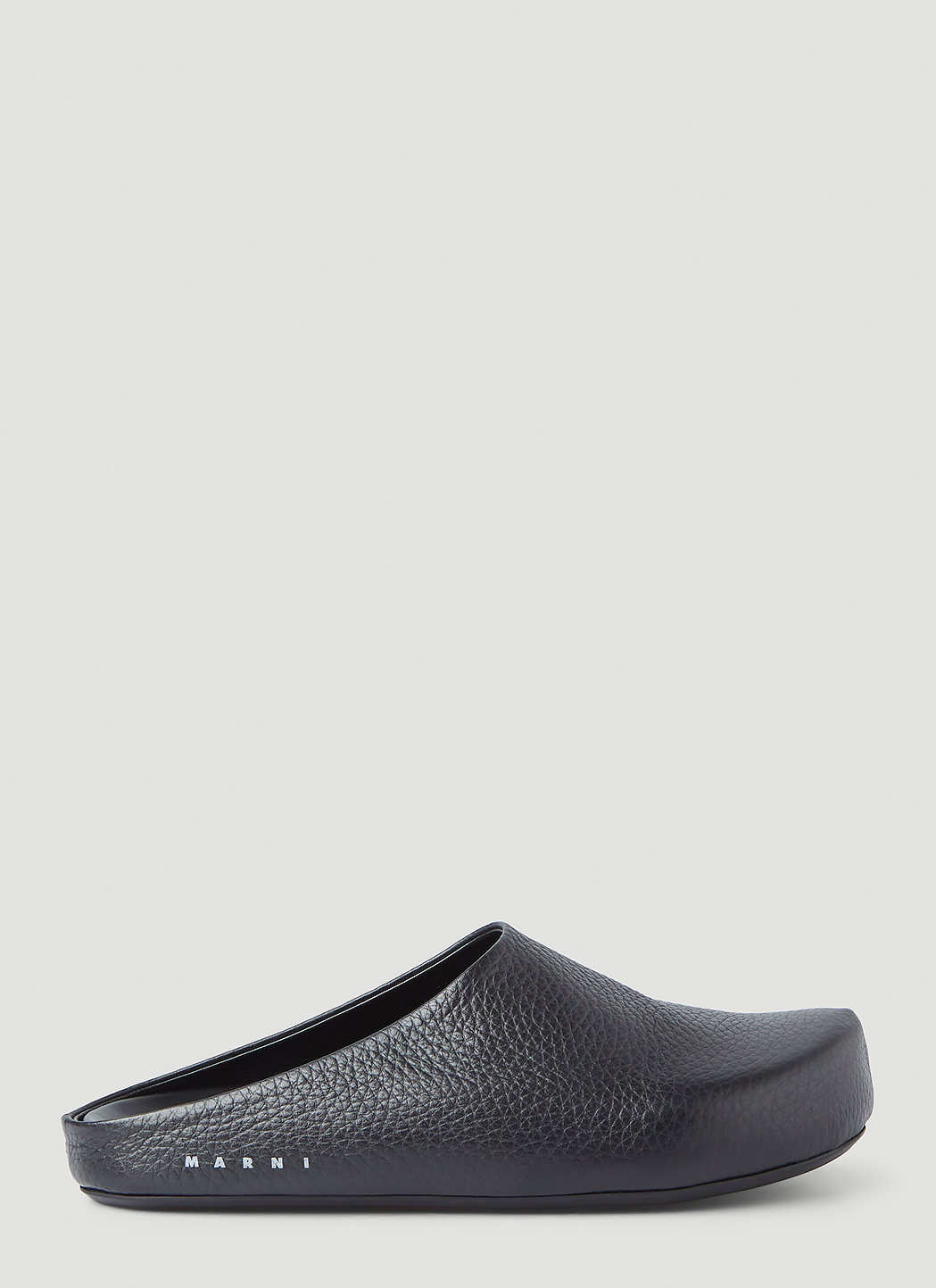 ■MARNI■ Perthbett Mule Black SBMR003300P508800N99 SBMR0033 Buy Marni men black fussbett mules for $910 online on SV77