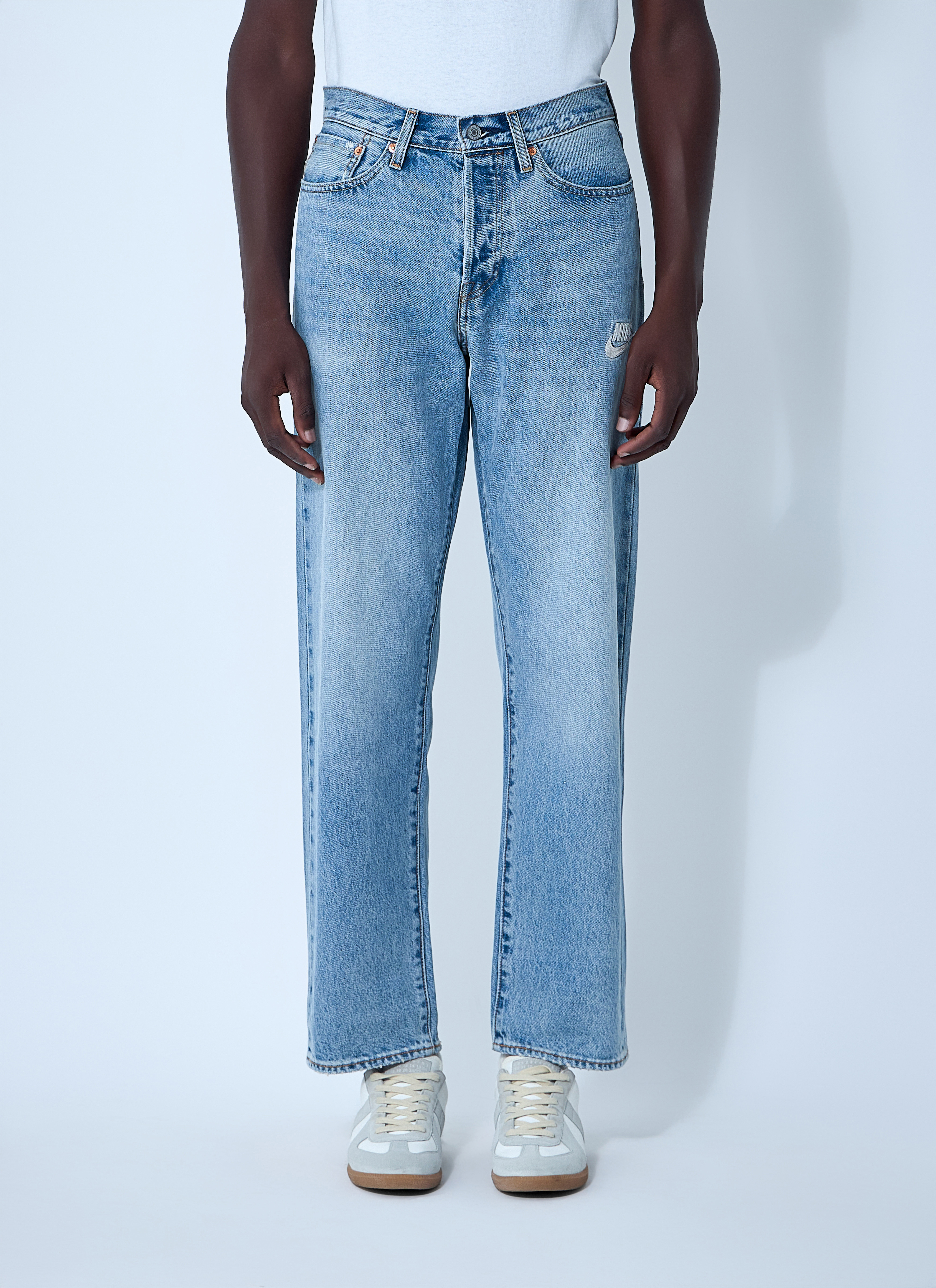 ［kaoru0623 ］Levi'sデニム ジーンズ Nikeロゴ入り Levi's x Nike レディース ロゴモチーフ デニムジーンズ の ブルー