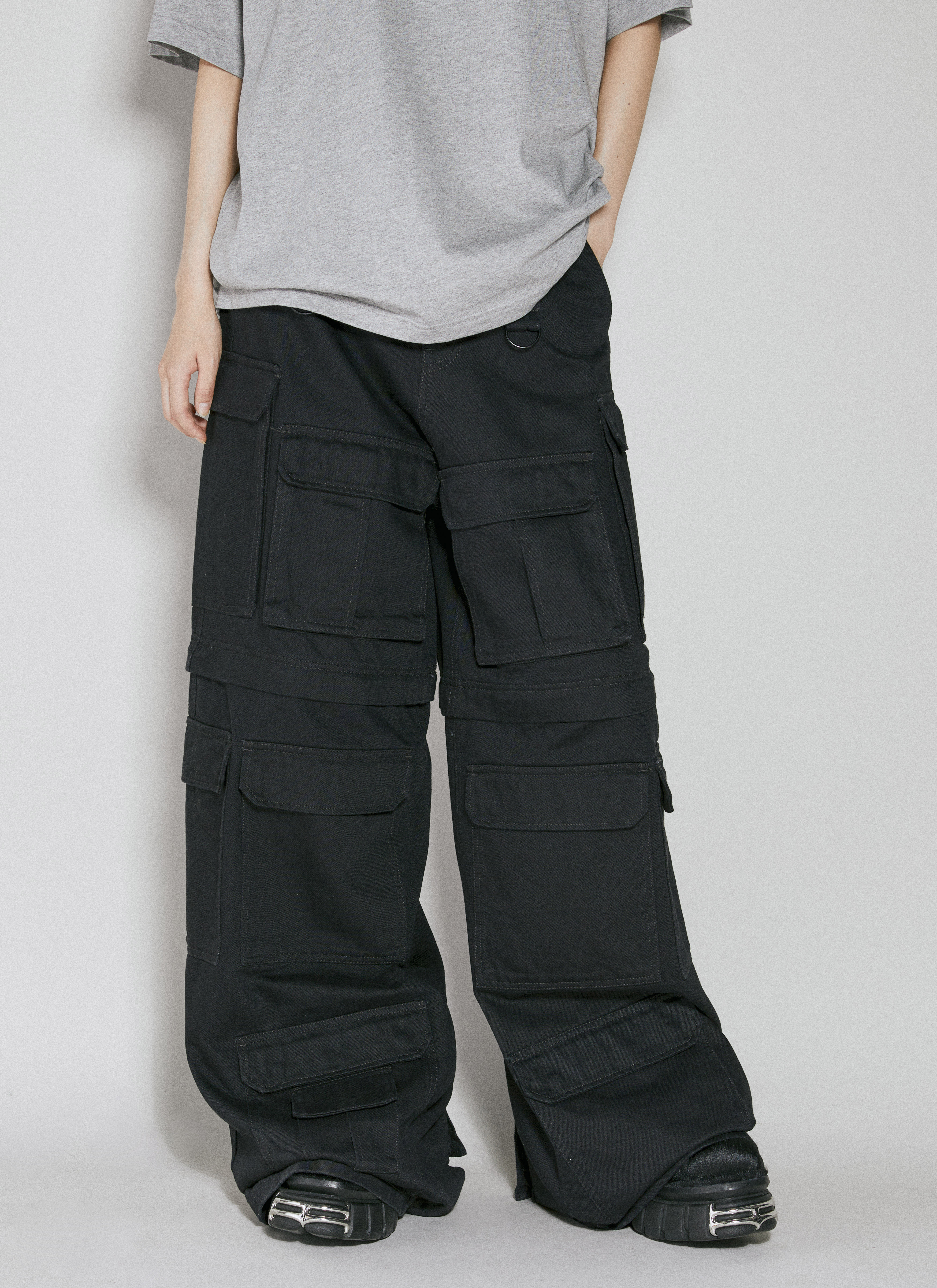 VETEMENTS Women's' Wide Leg Cargo Pants in Black | LN-CC®
