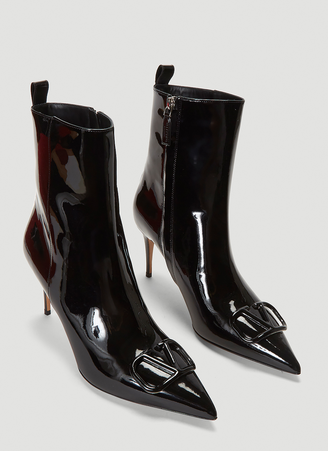vlogo boots