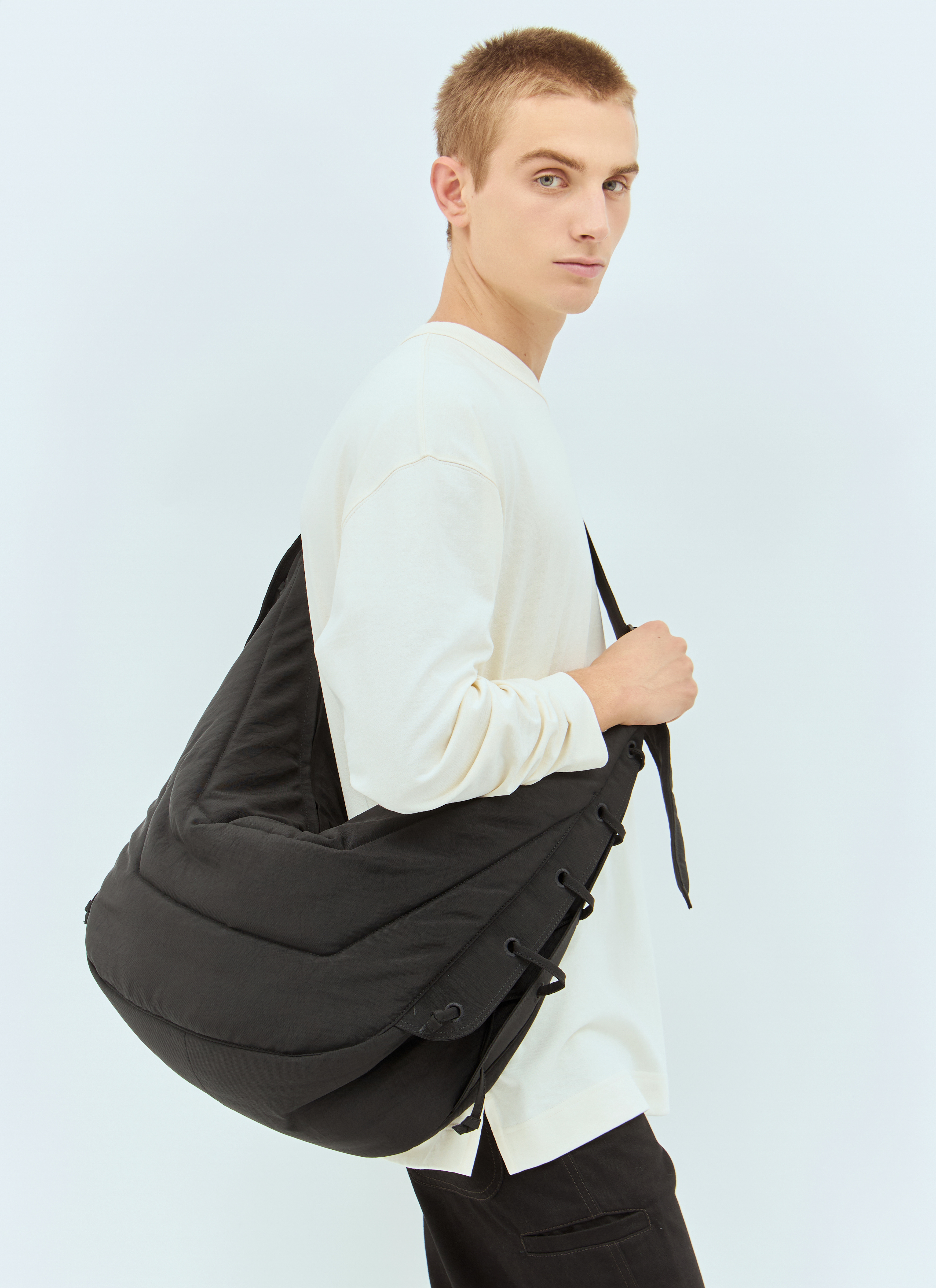 バッグ LEMAIRE large soft game bag Lemaire Large Soft Game Shoulder Bag en Black pour homme | LN-CC®