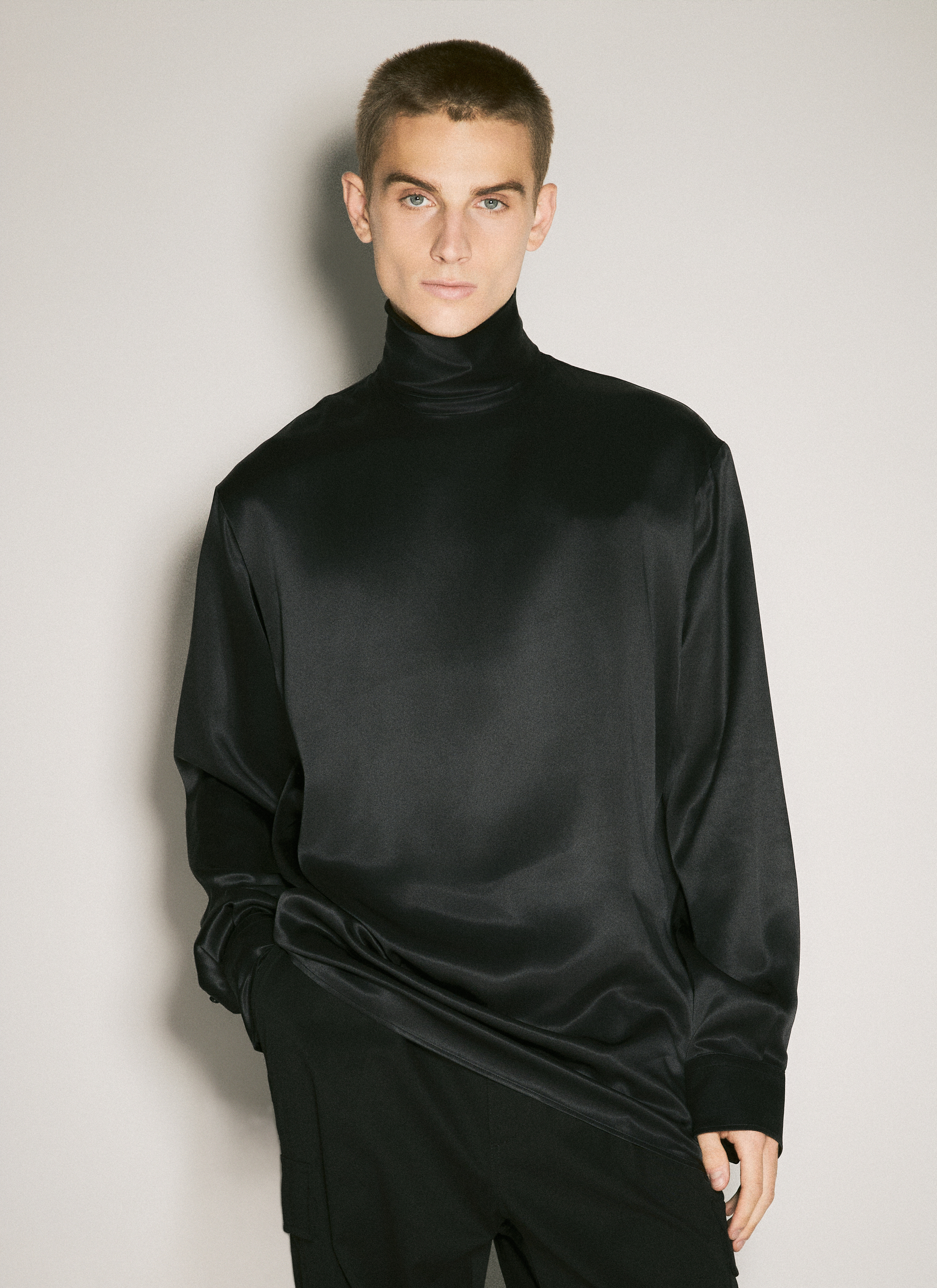 【送料&関税込】Dolce & Gabbana Satin Turtleneck Shirt Turtleneck silk satin shirt in black - Dolce Gabbana | Mytheresa