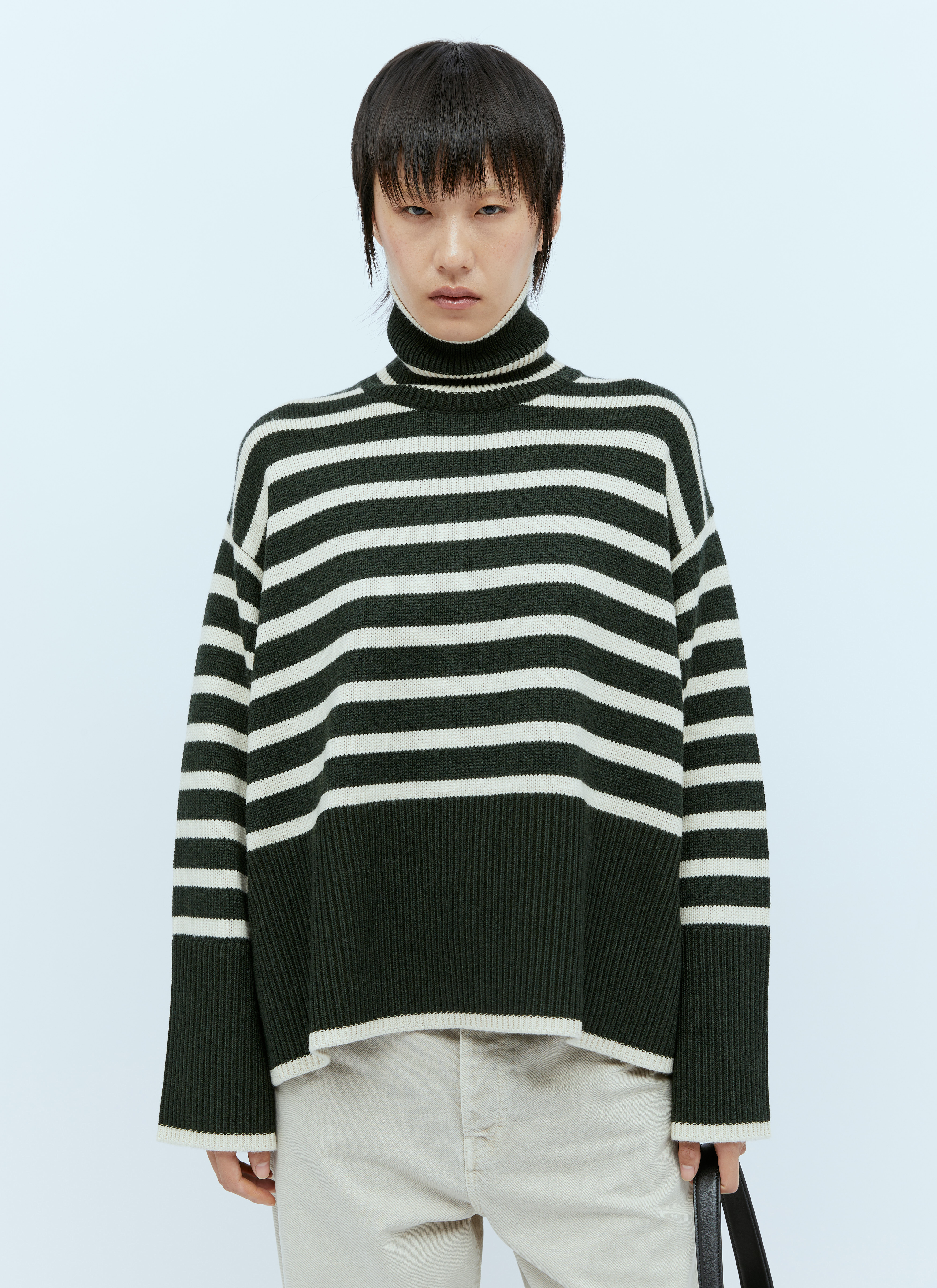 TOTEME Signature Stripe Roll Neck Sweater en Green pour