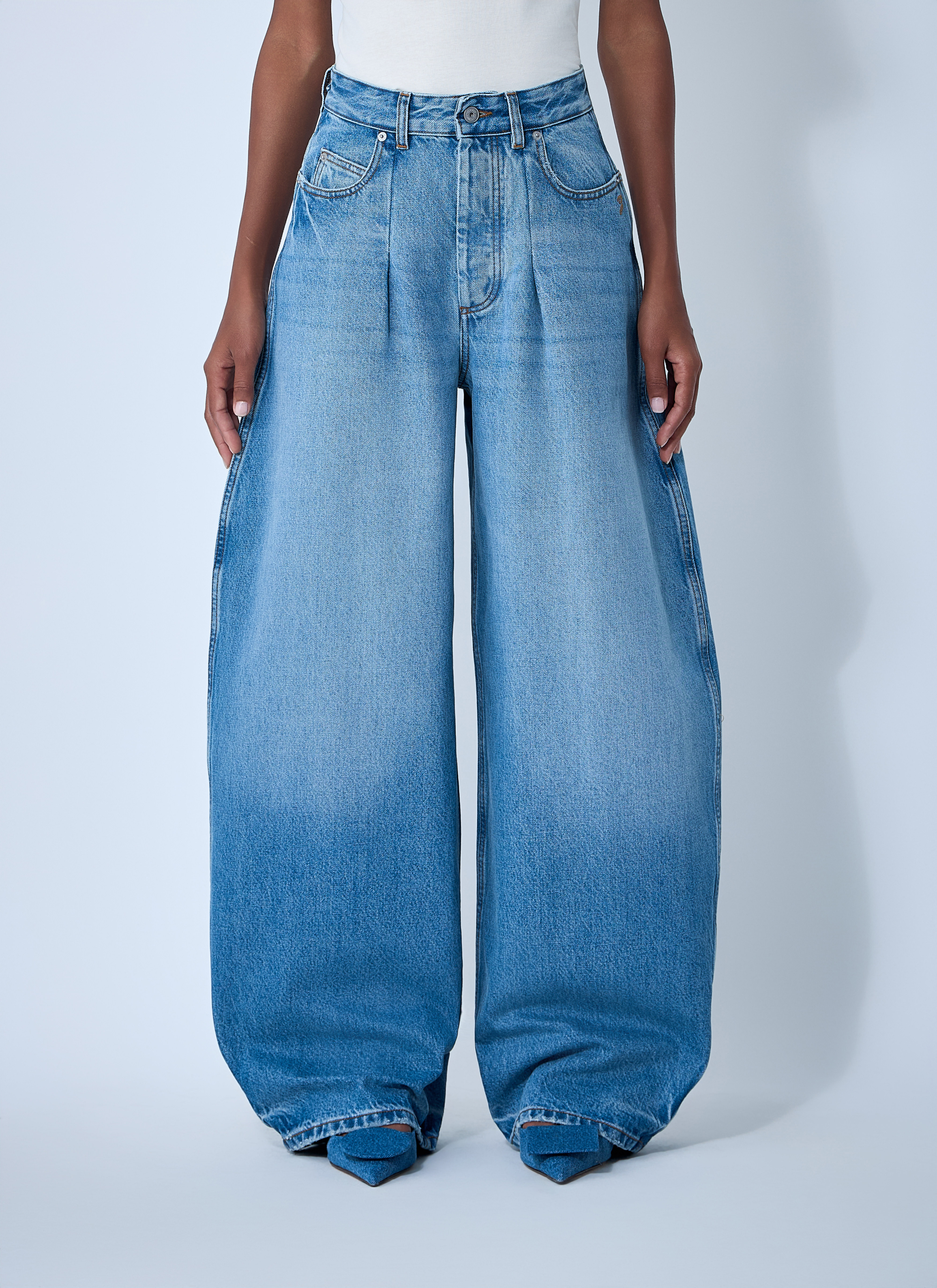 Jacquemus Women's' Le De-Nimes Ovalo Jeans in Blue | LN-CC®