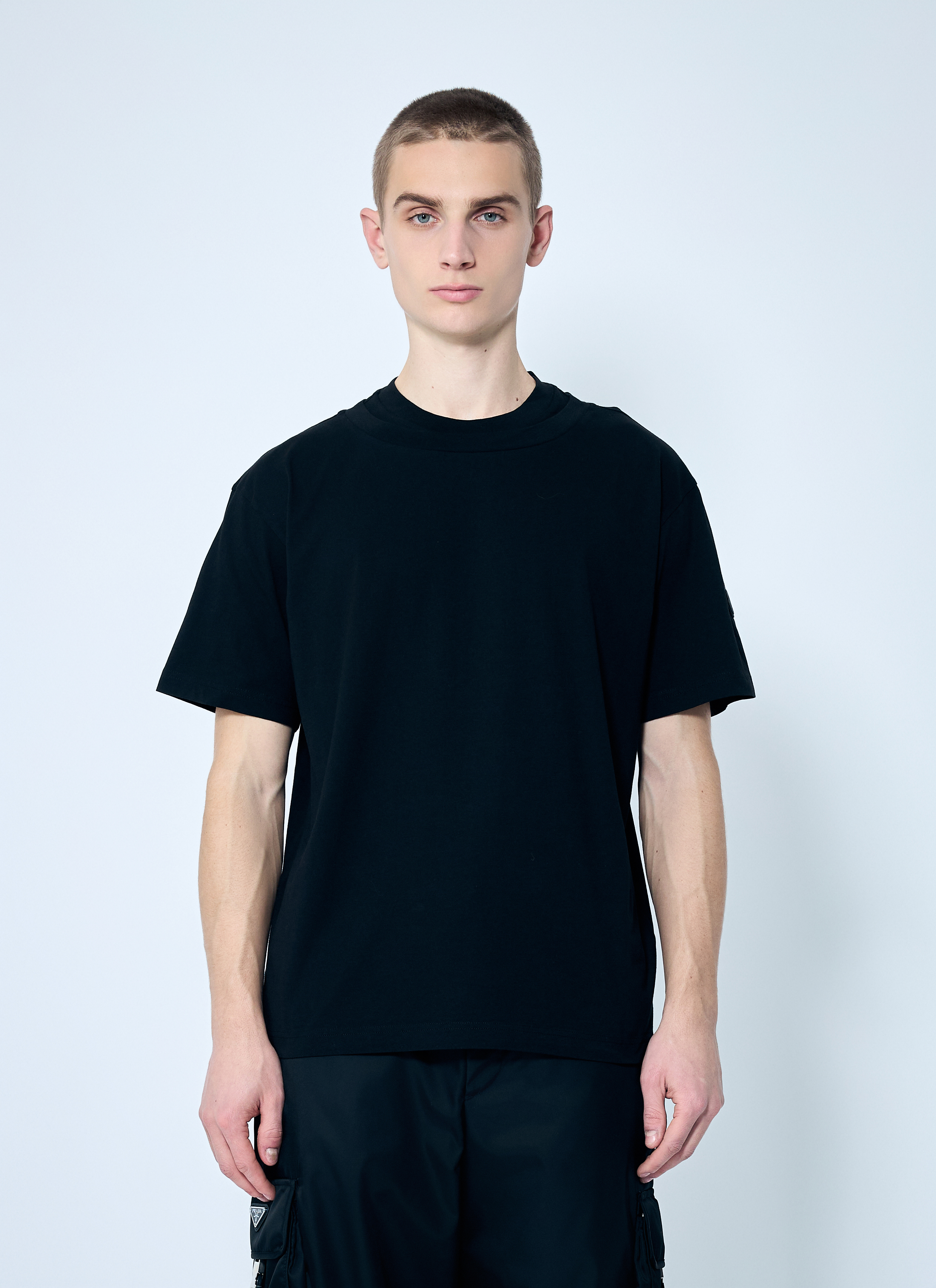 【MONCLER】DOUBLE COLLAR COTTON T-SHIRT ダブルネック Tシャツ Moncler Men's' Double Neck T-Shirt in Black | LN-CC®