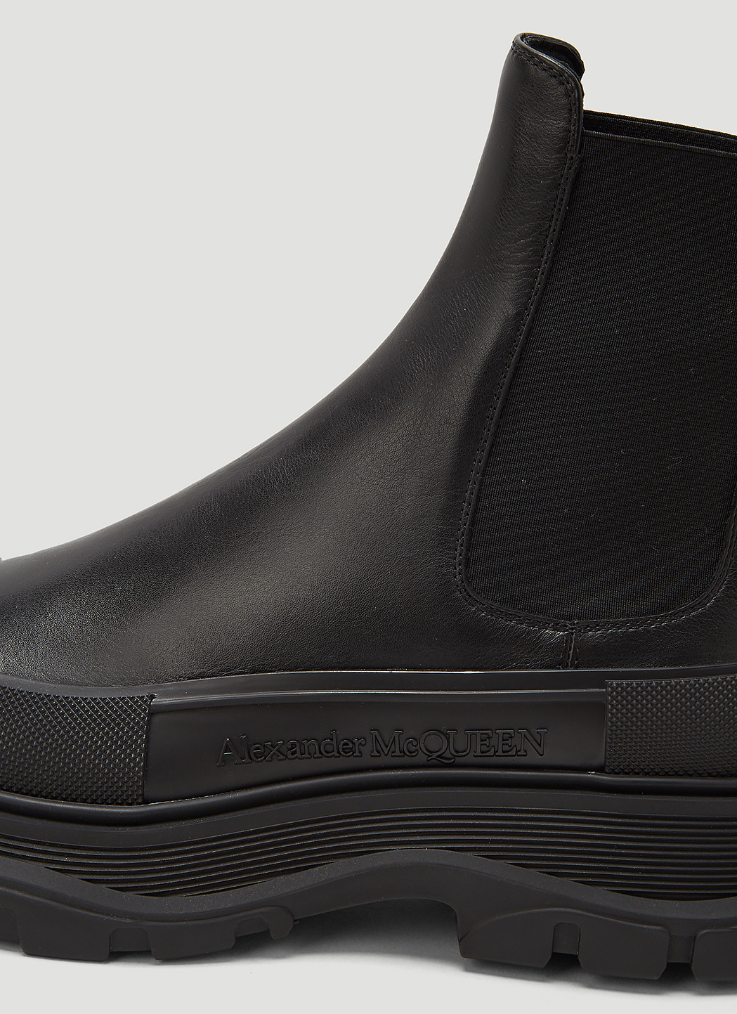 Alexander McQueen Men's Tread Slick Chelsea Boots in Black | LN-CC