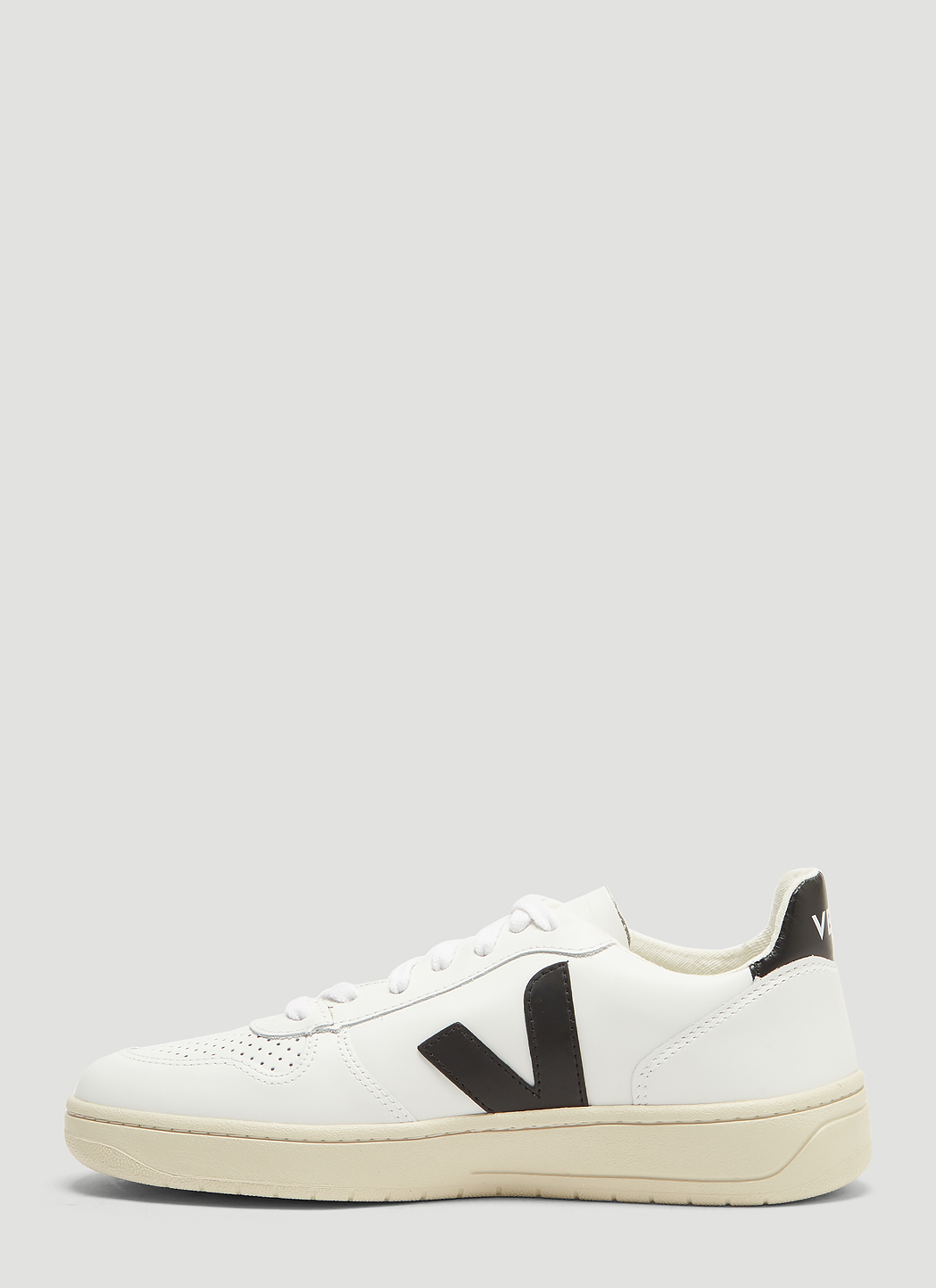 veja v10 white mono