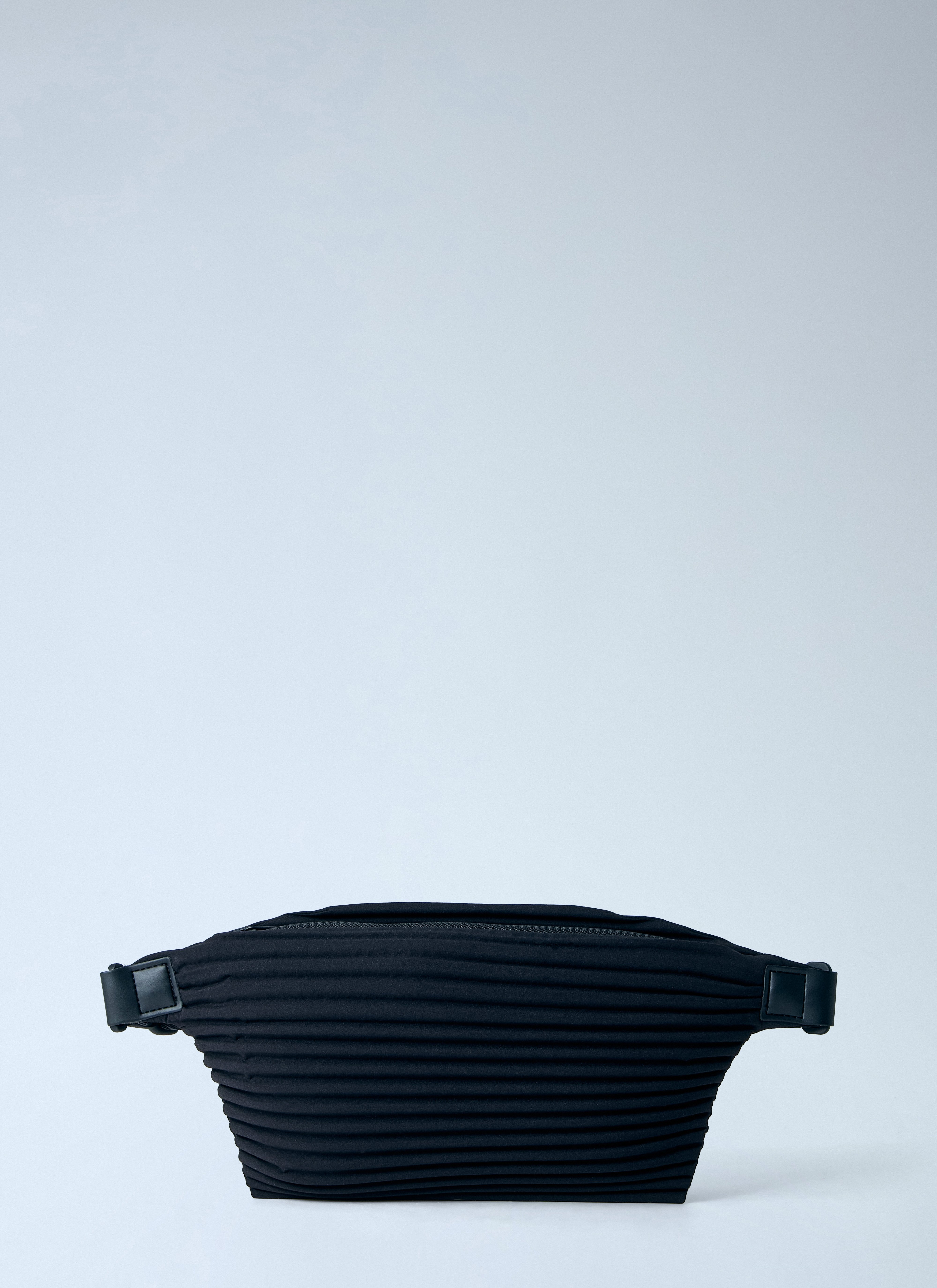 homme plisse サコッシュバッグ Homme Plissé Issey Miyake Men's' Pleats Slim Bag in Black | LN-CC®